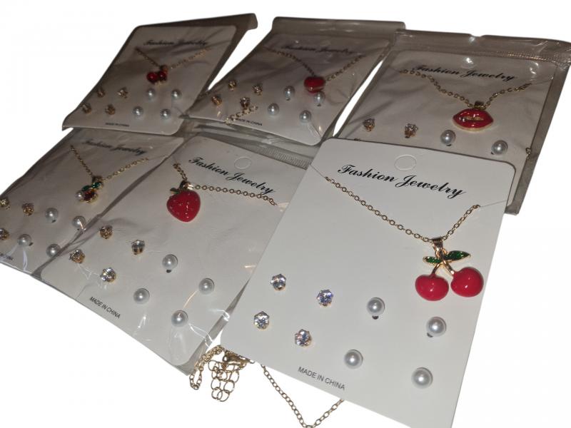 CADENA/DIJE+ 4 PARES DE AROS