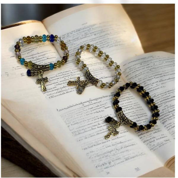 PULSERA CANUTILLO COLOR Y DORADO + DIJE CRUZ