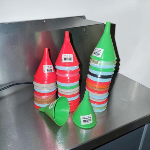 EMBUDO PLASTICO 8 CM