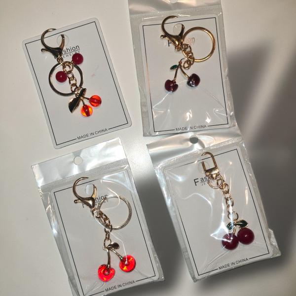 LLAVERO CEREZAS (TIPO P/CARTERA)