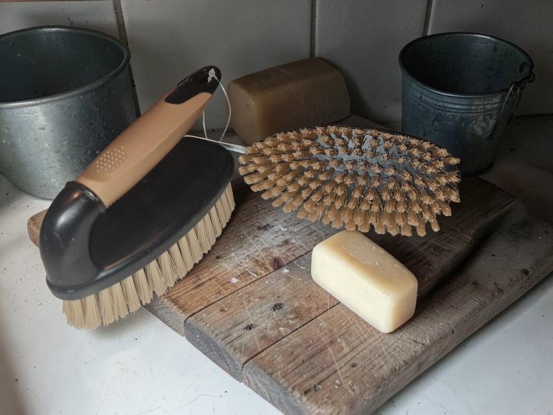 CEPILLO MULTIUSO C/MANGO PLASTICO 16*6