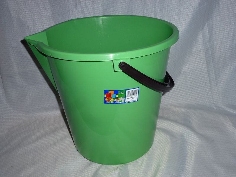 BALDE PLASTICO ECO DE 12 LTS