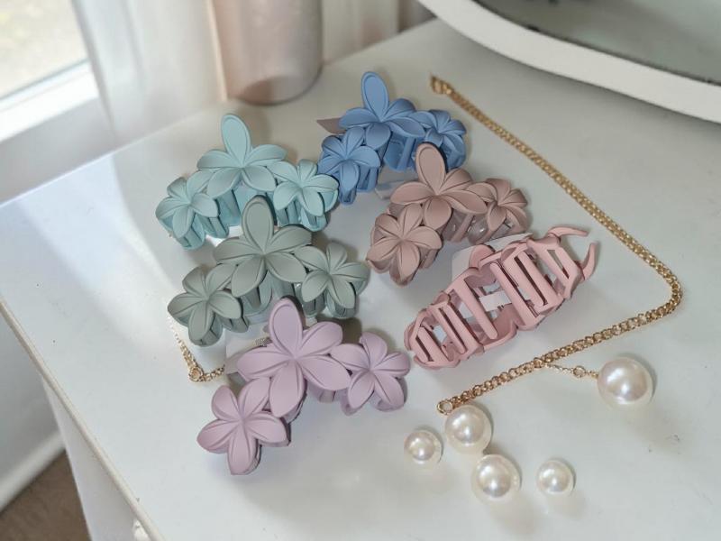 BROCHE PLAST FLORES 11CM X UNID