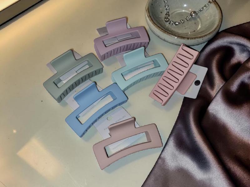 BROCHE PLAST RECTANGULAR 11CM X UNID